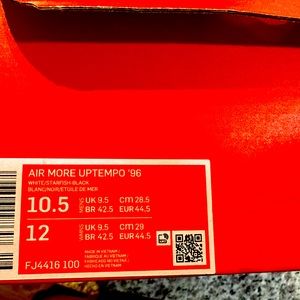 These are a pair of Nike Air More Uptempos! D/S with Original box! Fresh AF! 💯
